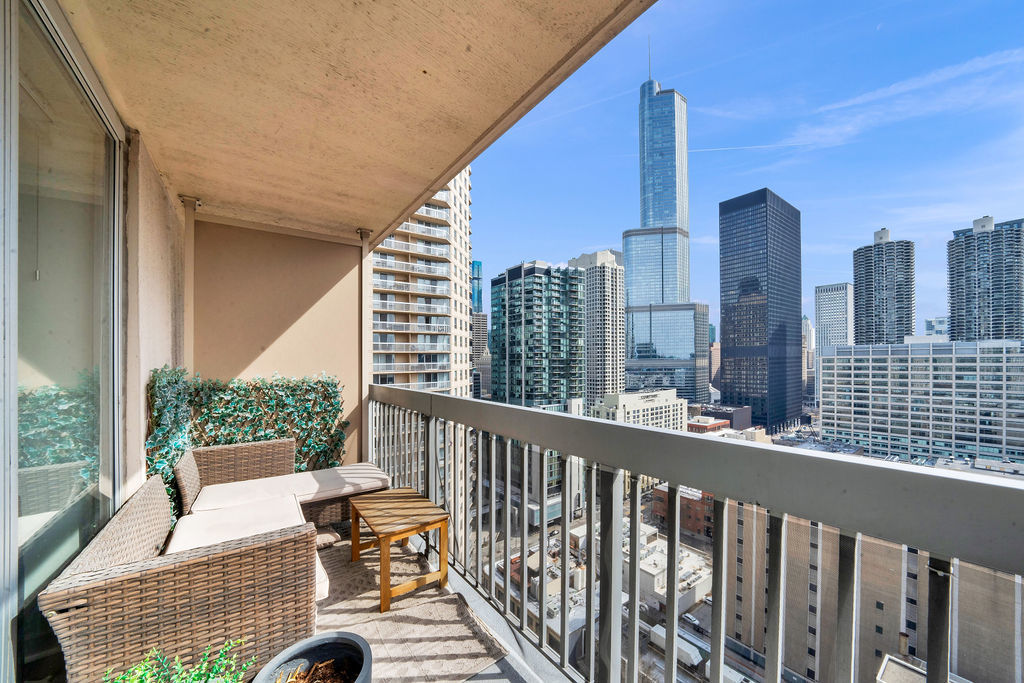 545 N Dearborn Street 2510 Property Photo 14