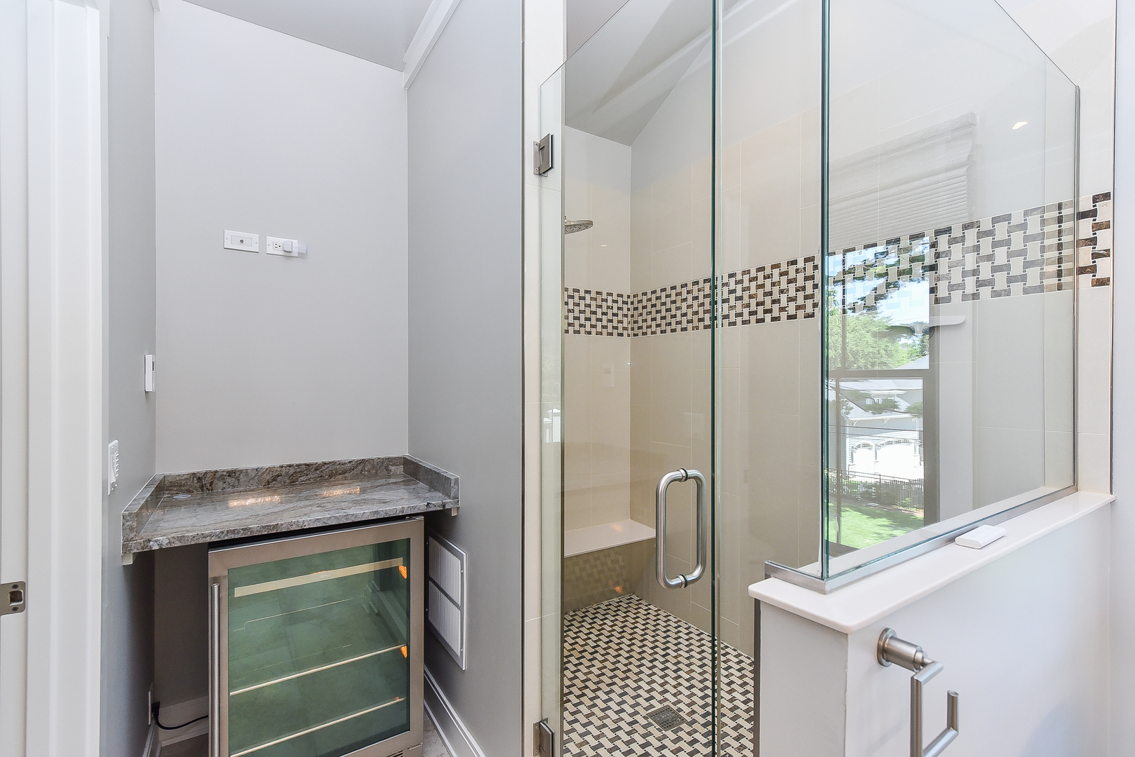 625 N Loomis Street Property Photo 23