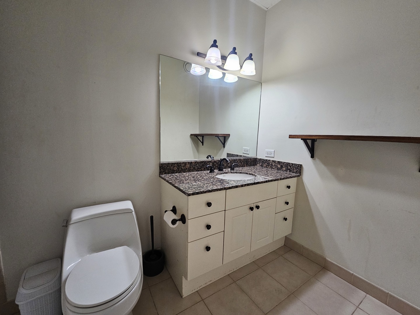 512 N Mcclurg Court 5703 Property Photo 8