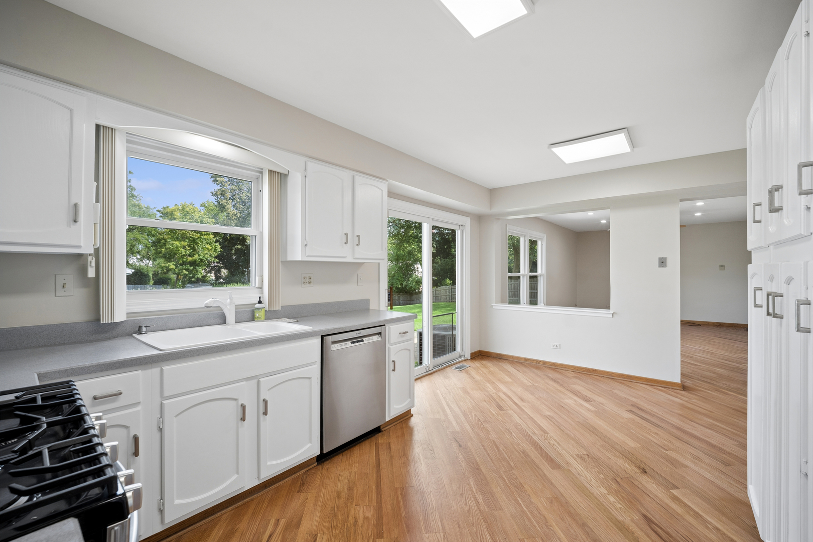 894 Thompson Boulevard Property Photo 7