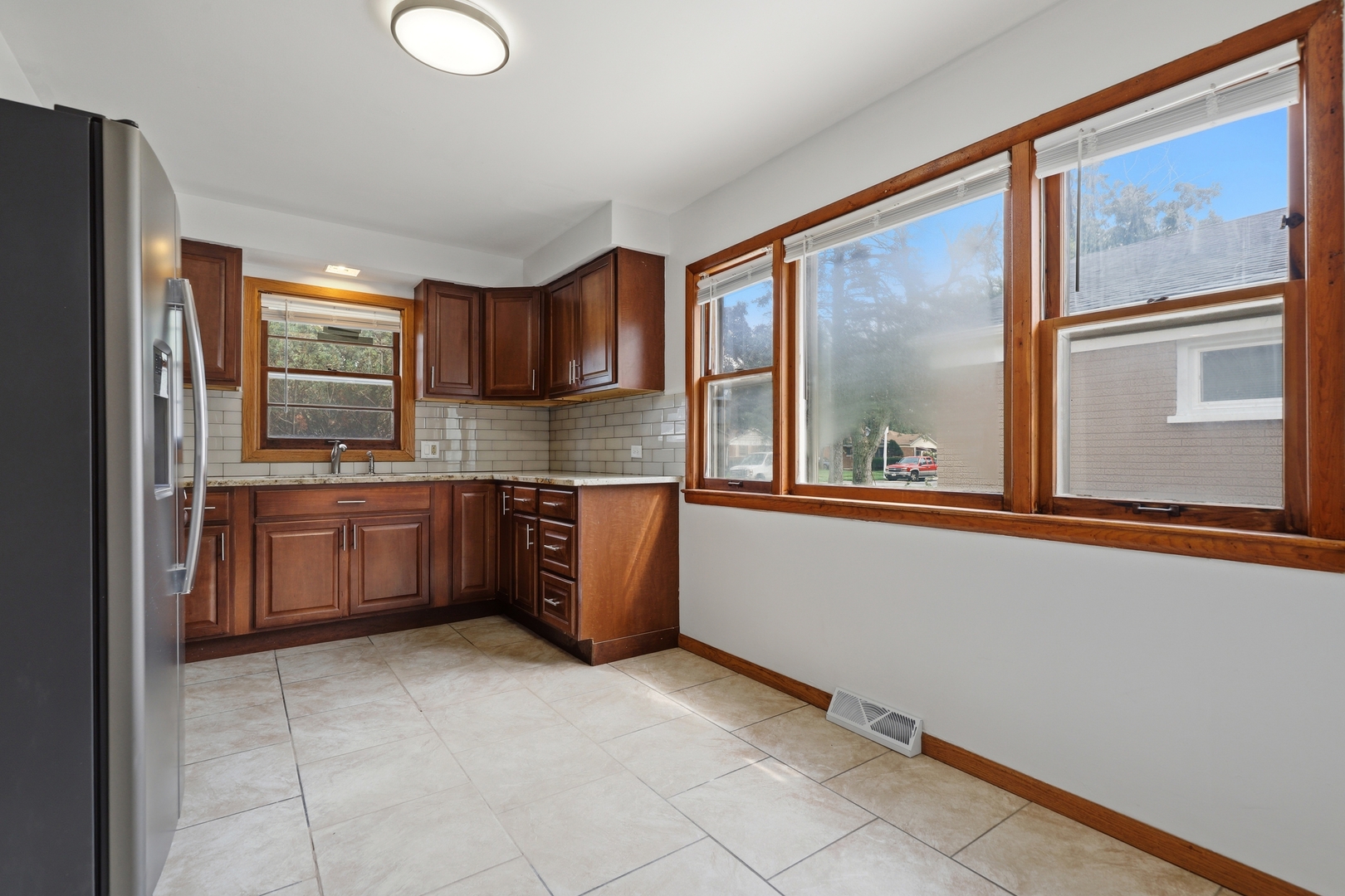 14908 Wabash Avenue Property Photo 4