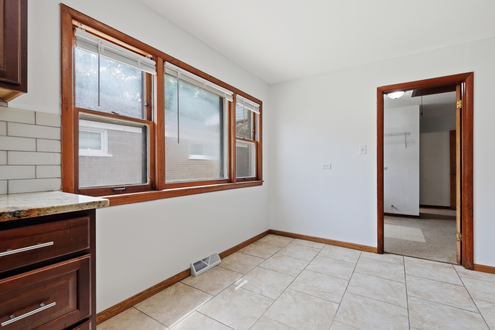 14908 Wabash Avenue Property Photo 6