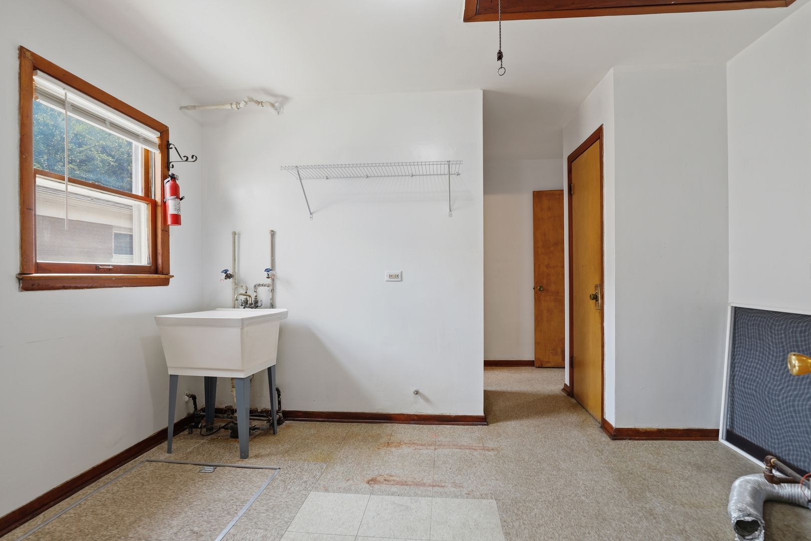 14908 Wabash Avenue Property Photo 7