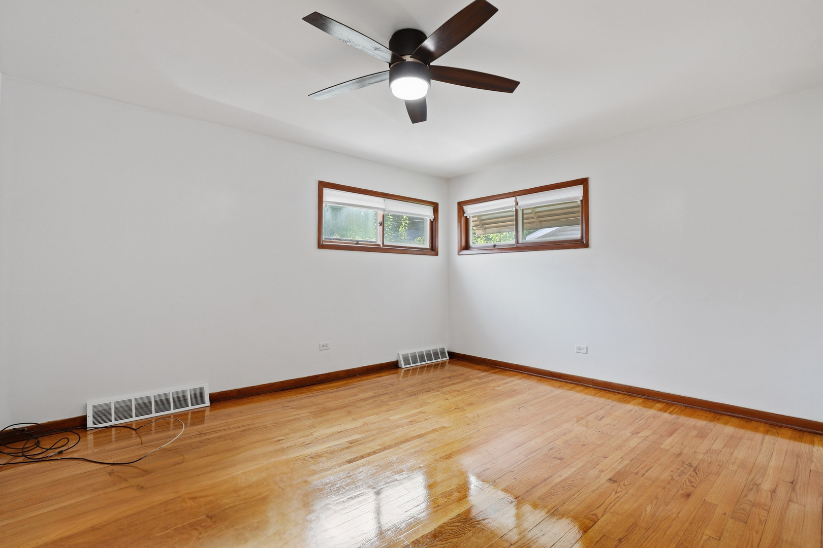 14908 Wabash Avenue Property Photo 8