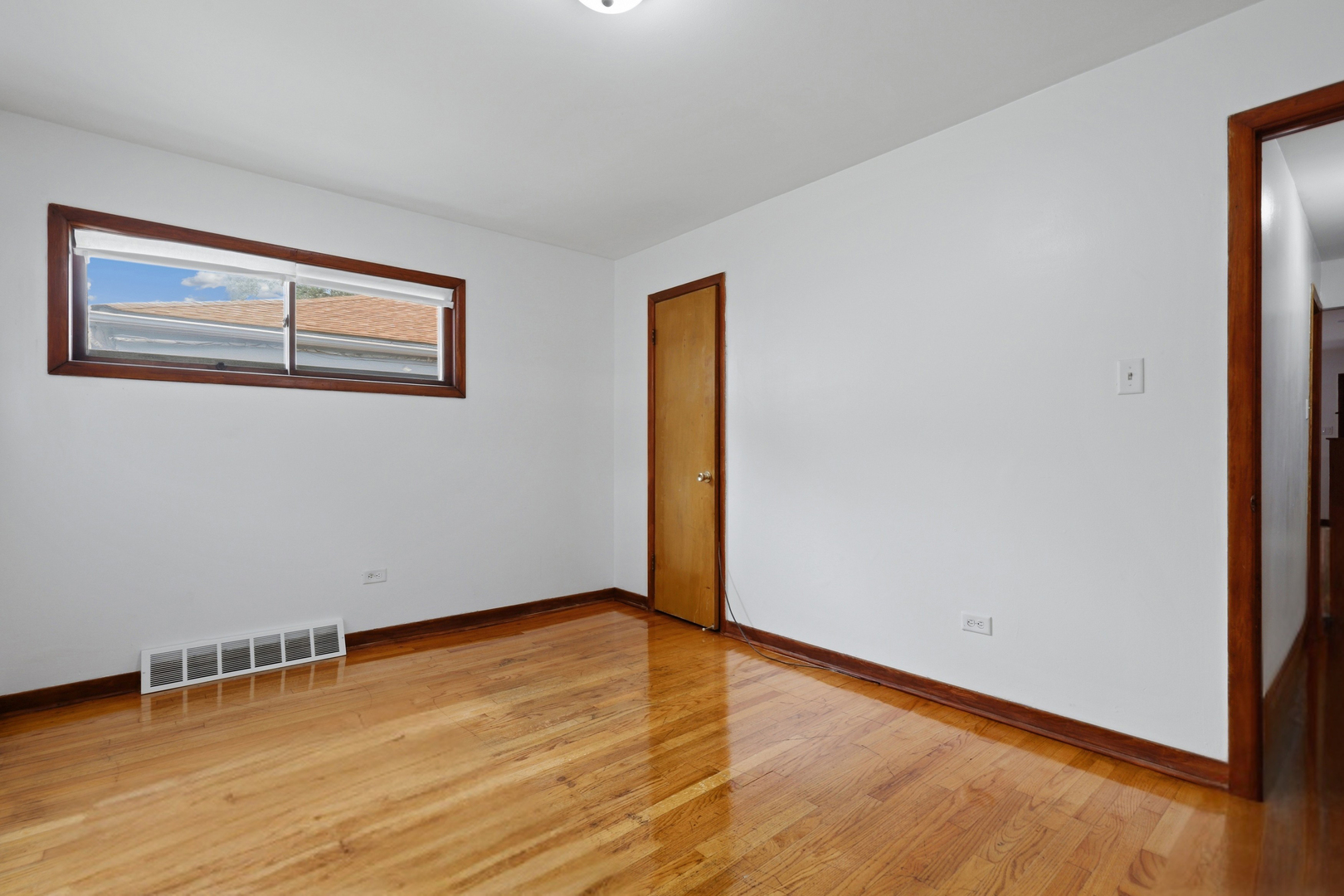 14908 Wabash Avenue Property Photo 9
