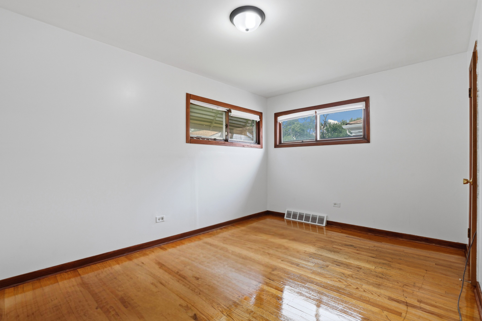 14908 Wabash Avenue Property Photo 10