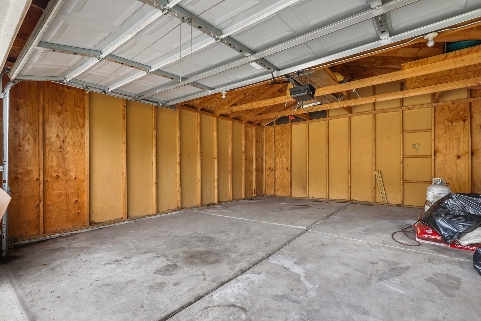 14908 Wabash Avenue Property Photo 12