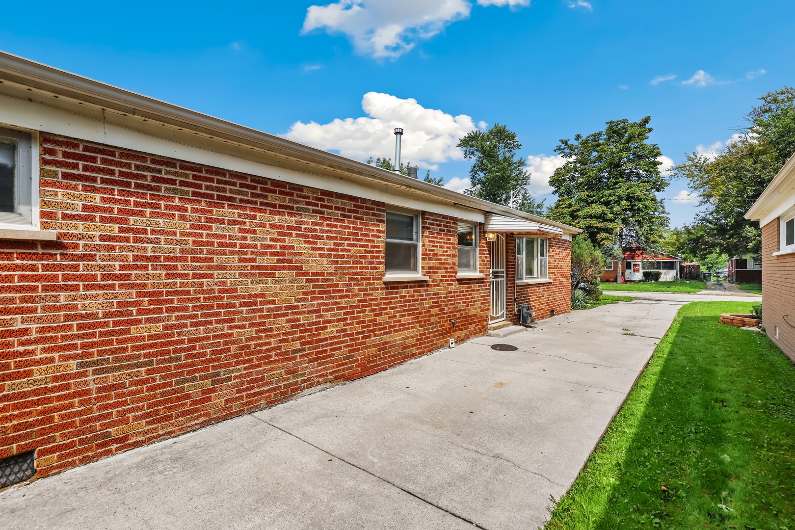 14908 Wabash Avenue Property Photo 14