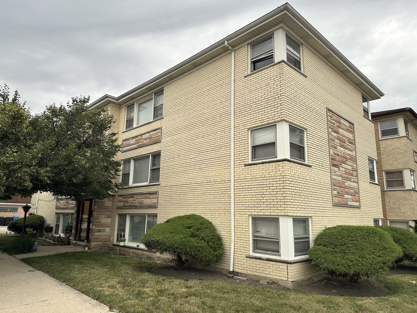 7400 N Harlem Avenue 1W Property Photo 1