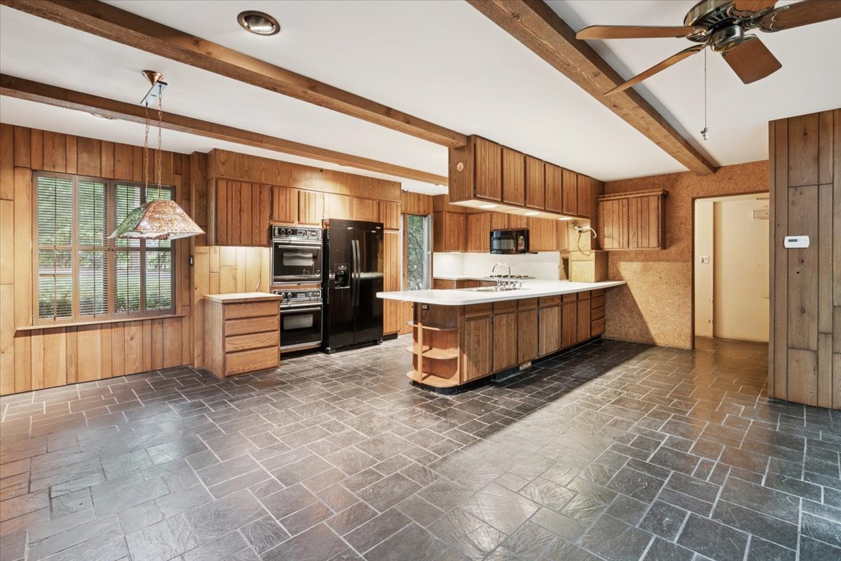 1161 Valley Road Property Photo 5