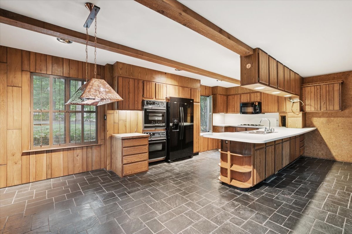 1161 Valley Road Property Photo 6