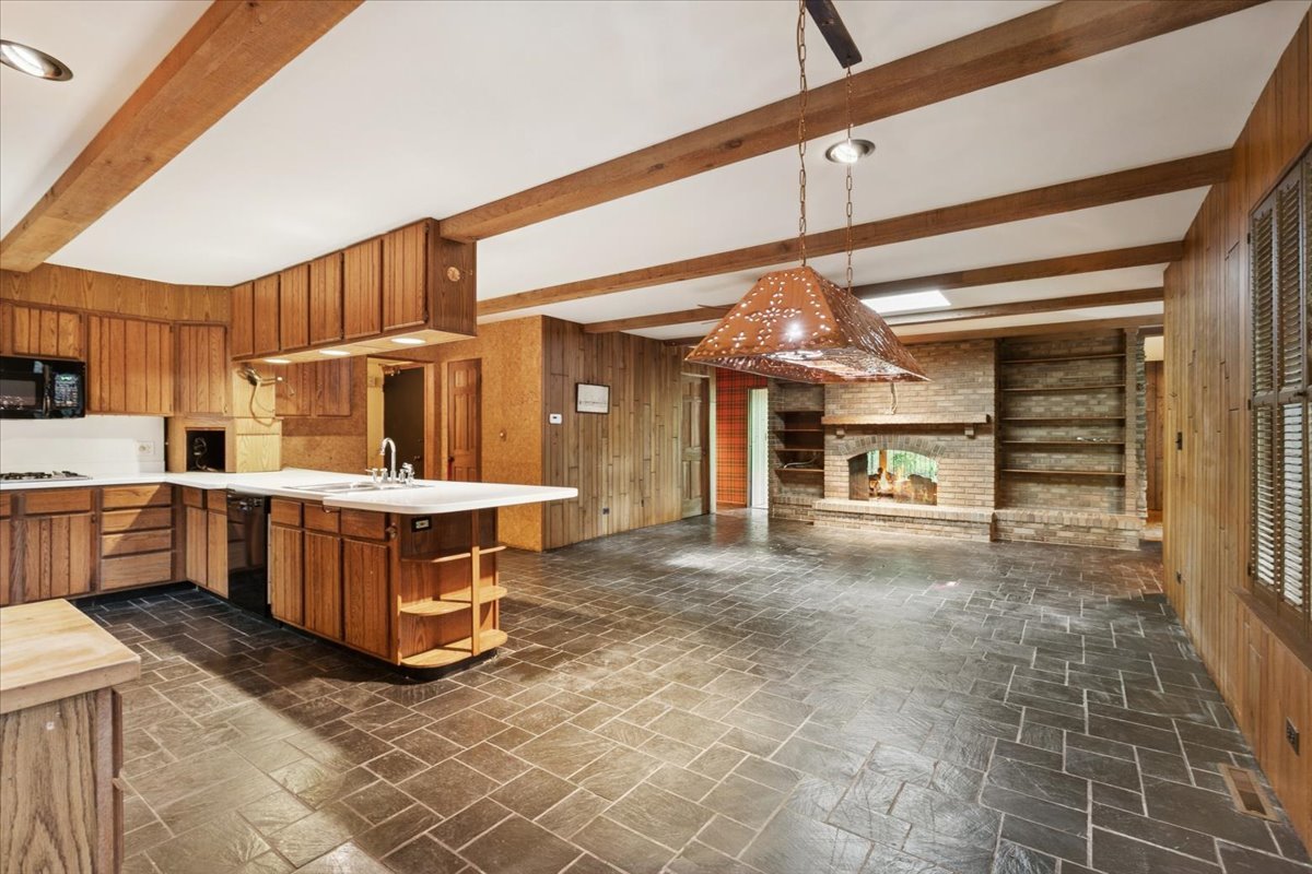 1161 Valley Road Property Photo 7