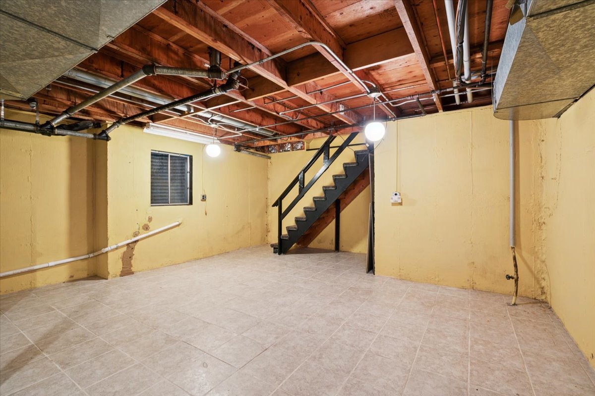 1161 Valley Road Property Photo 9
