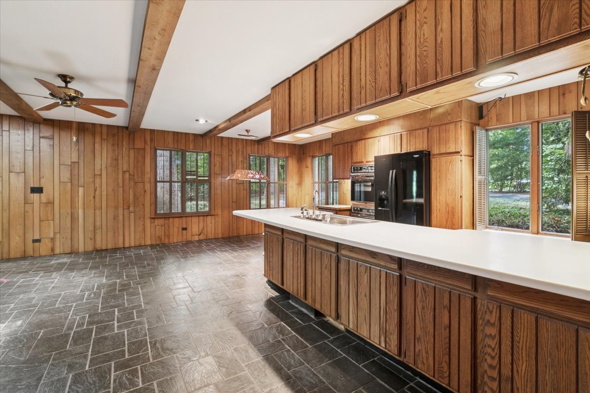 1161 Valley Road Property Photo 10