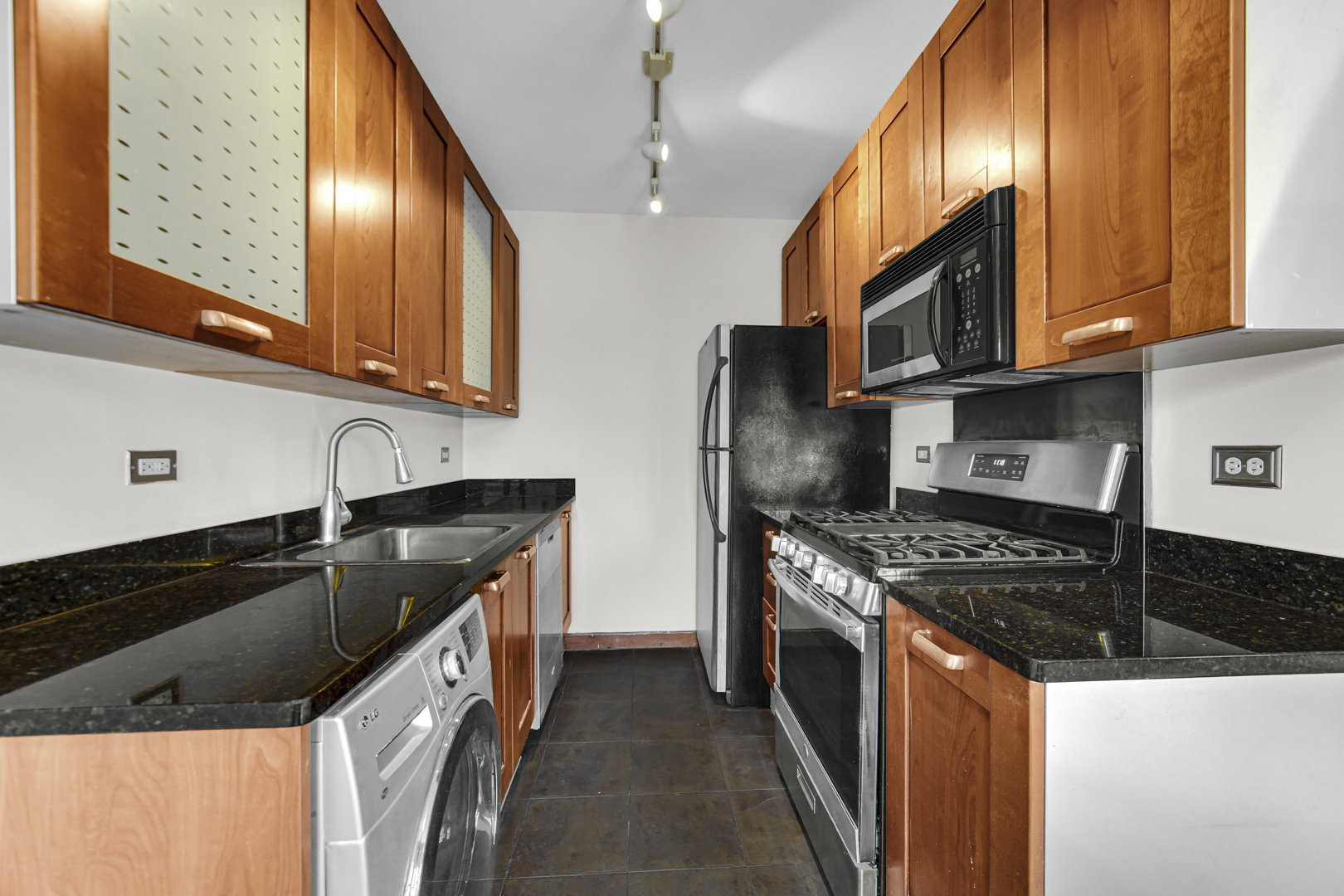 5400 S Harper Avenue 402 Property Photo 11
