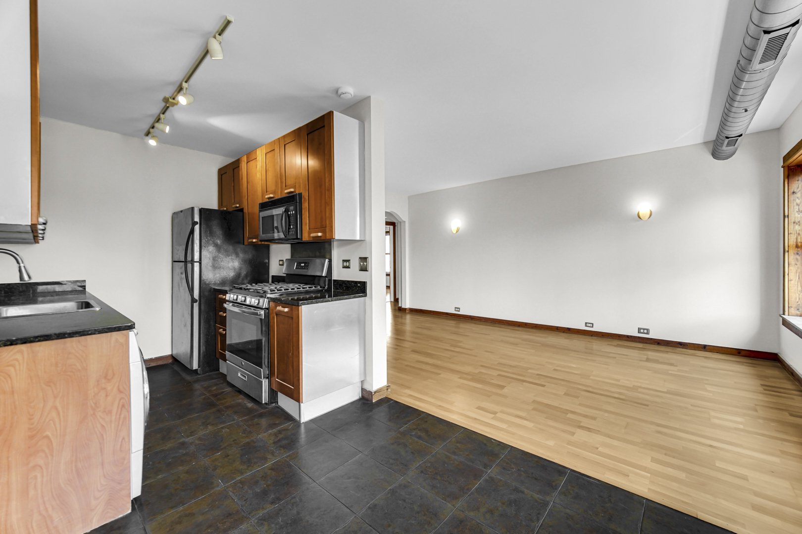 5400 S Harper Avenue 402 Property Photo 12
