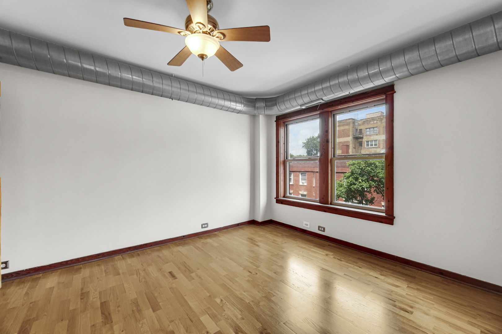 5400 S Harper Avenue 402 Property Photo 13