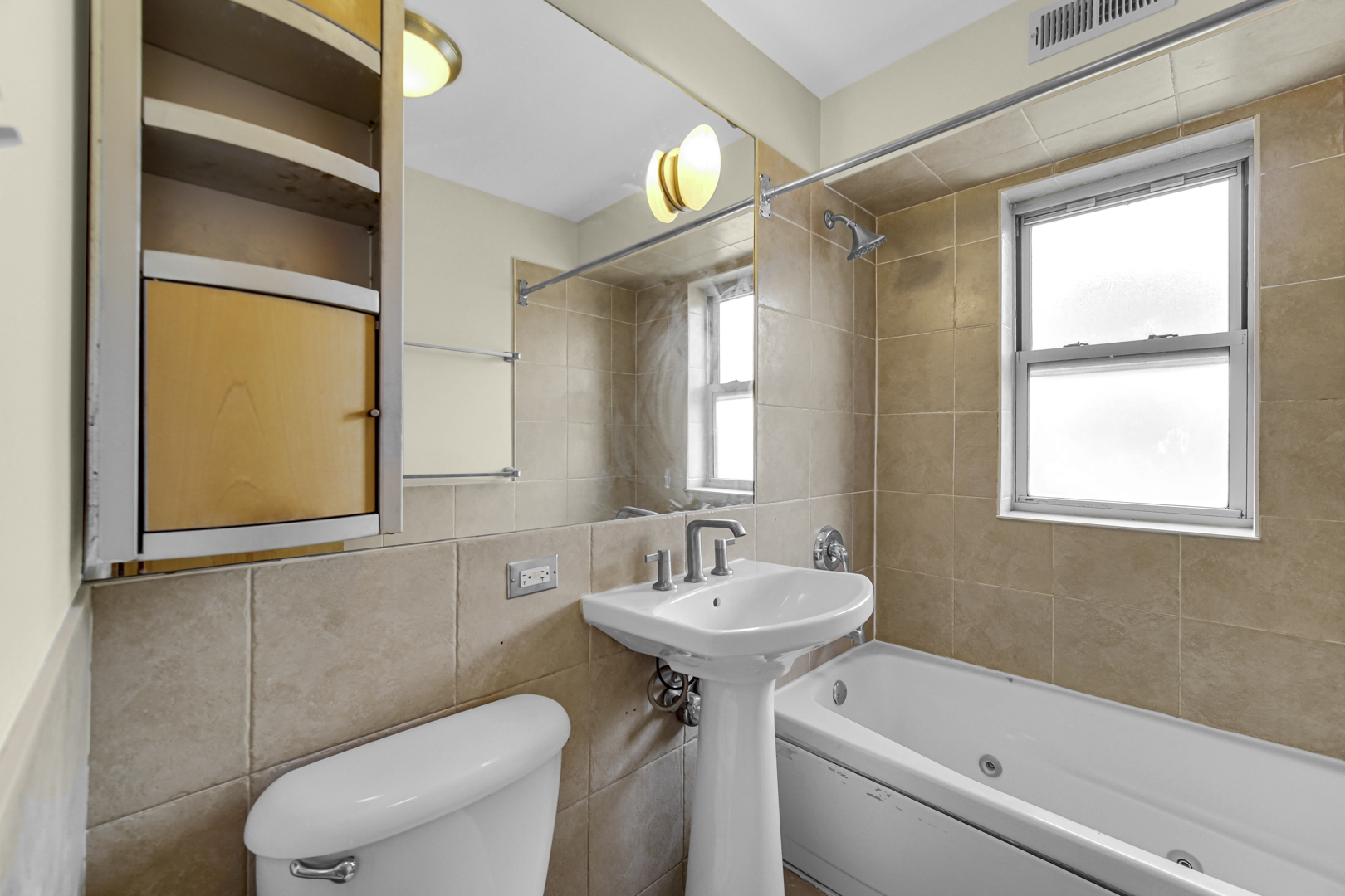 5400 S Harper Avenue 402 Property Photo 17