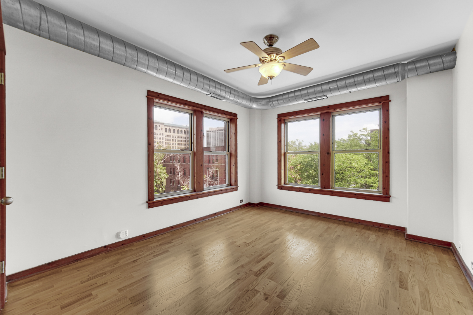 5400 S Harper Avenue 402 Property Photo 18