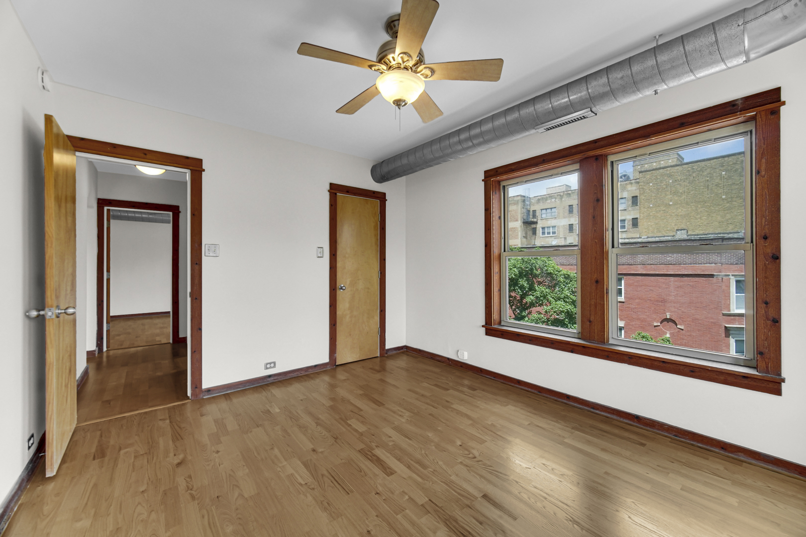 5400 S Harper Avenue 402 Property Photo 19