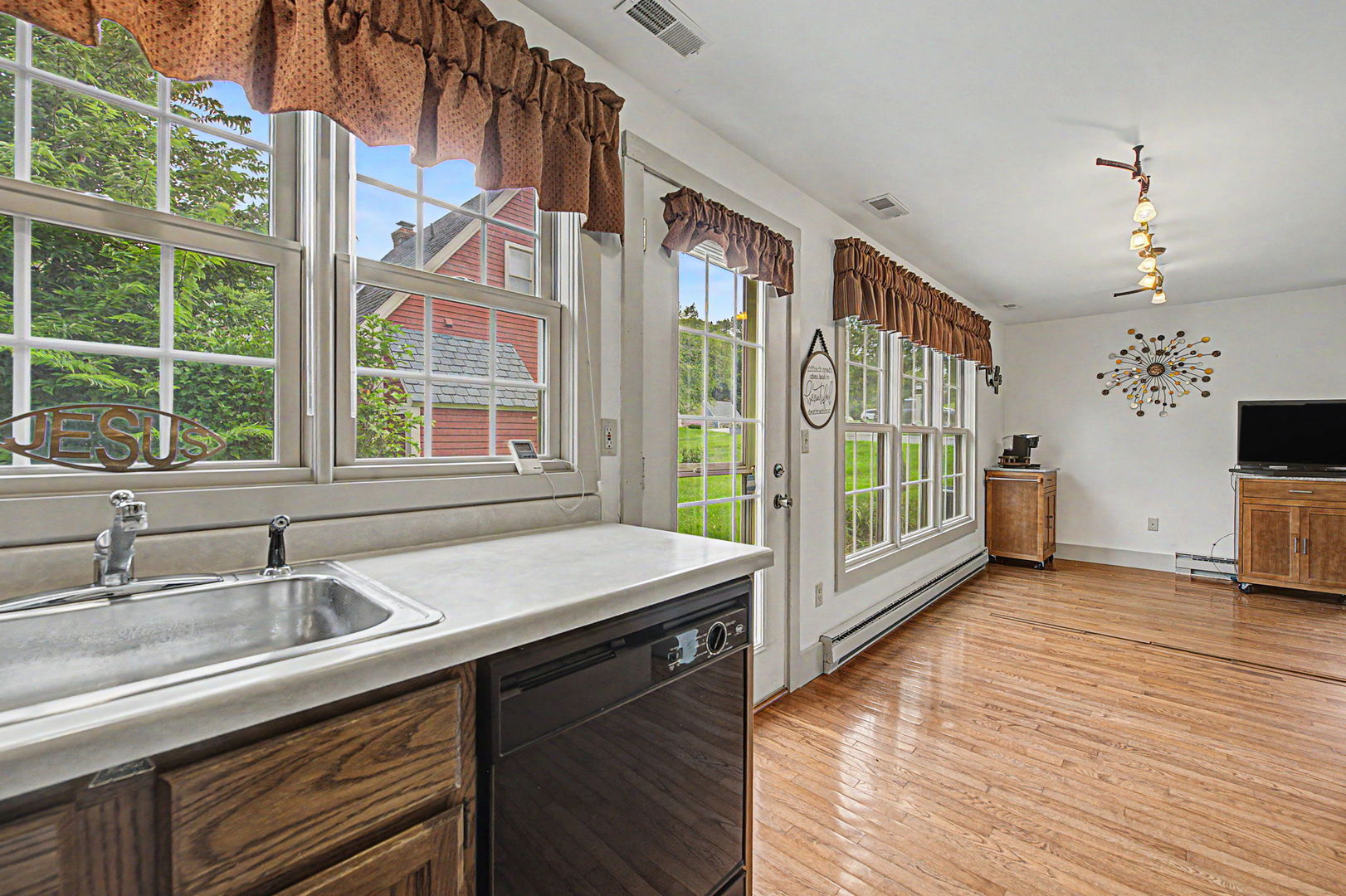 11 Settler Lane Property Photo 8