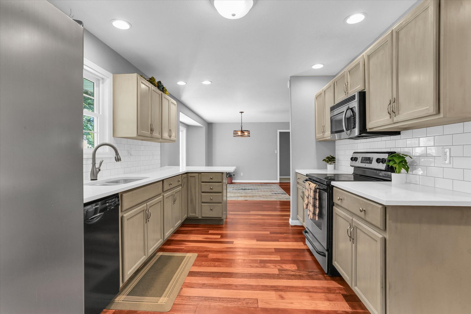 2509 N Skyline Drive Property Photo 4