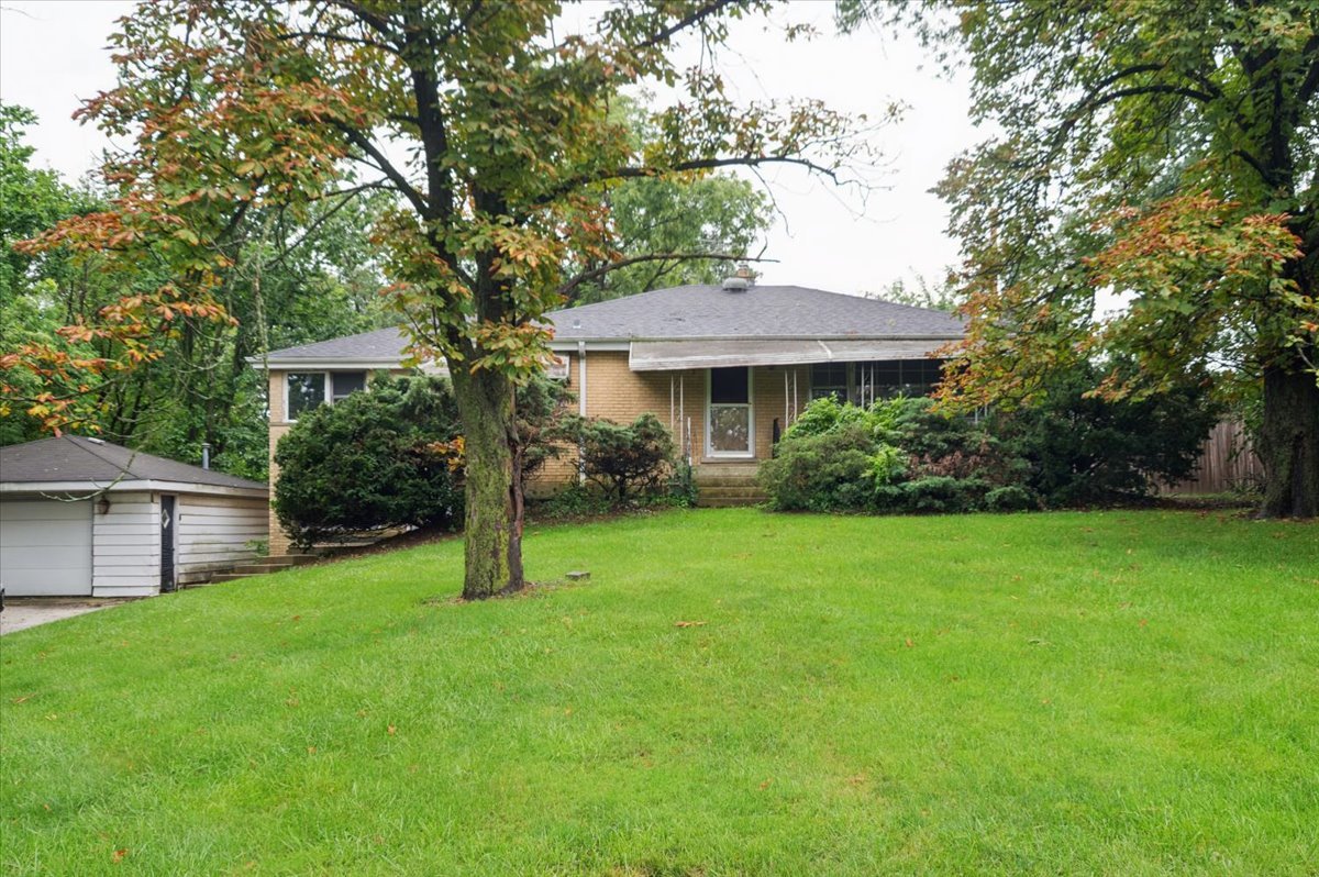 8351 W 99th Street Property Photo