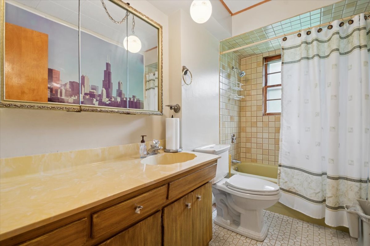 8351 W 99th Street Property Photo 9