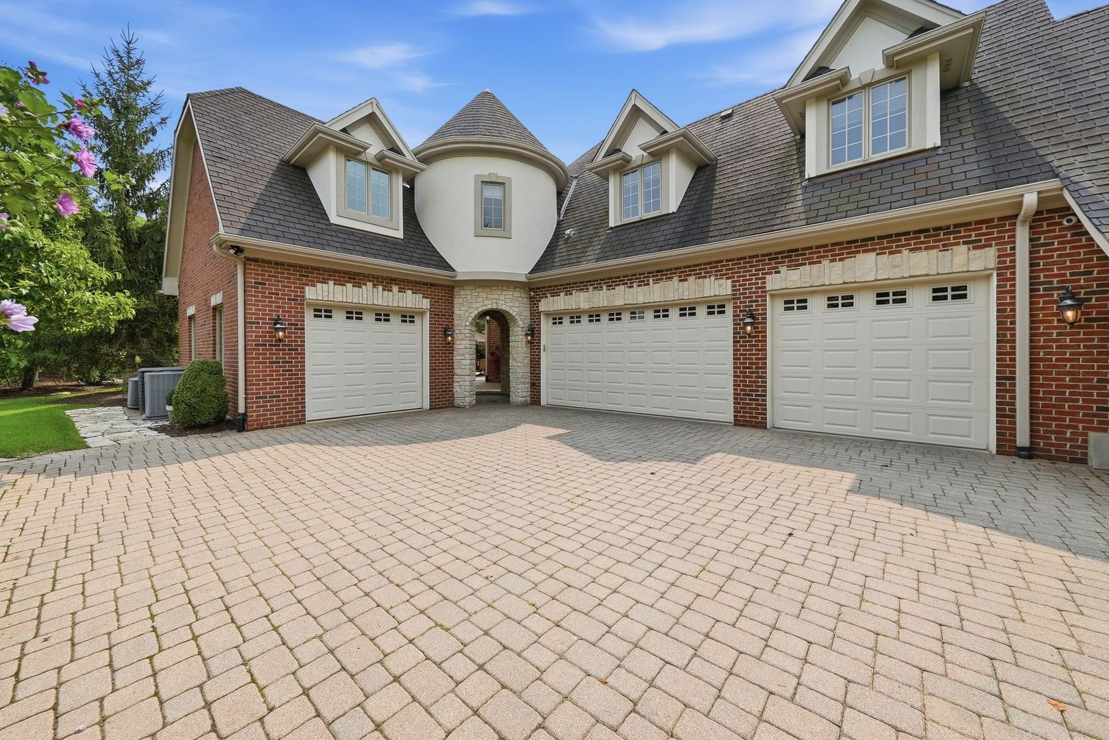 105 Forest Edge Drive Property Photo 10