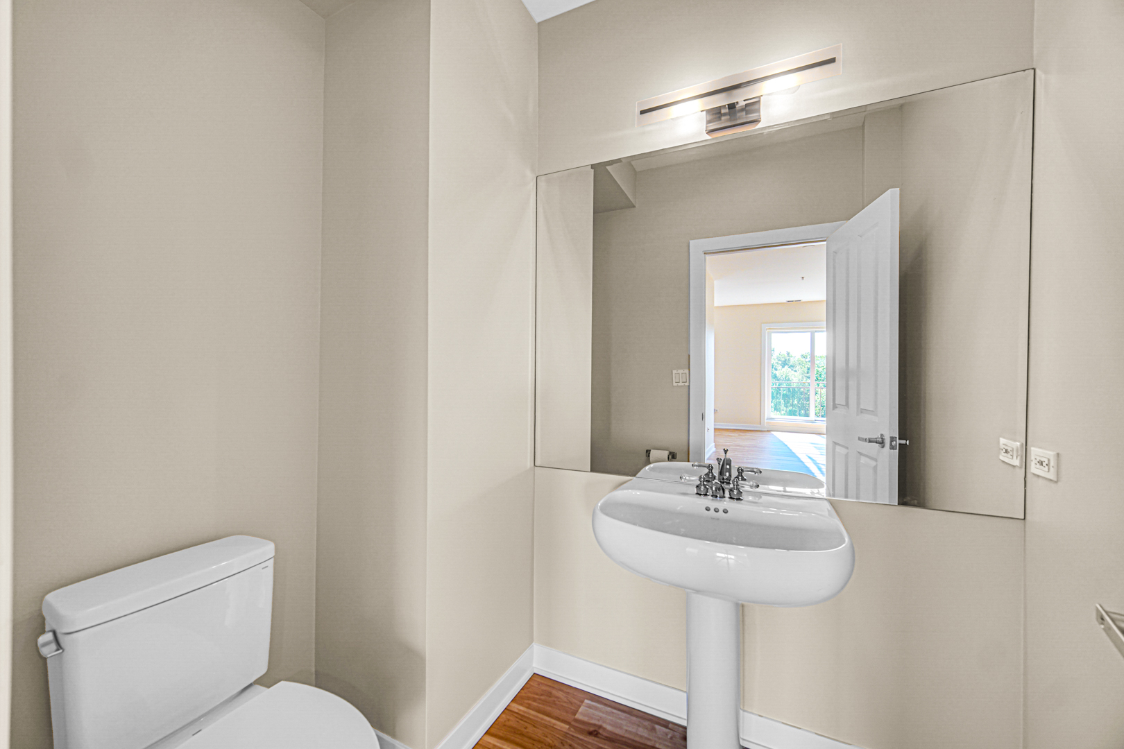 20 Trafalgar Square 407 Property Photo 20