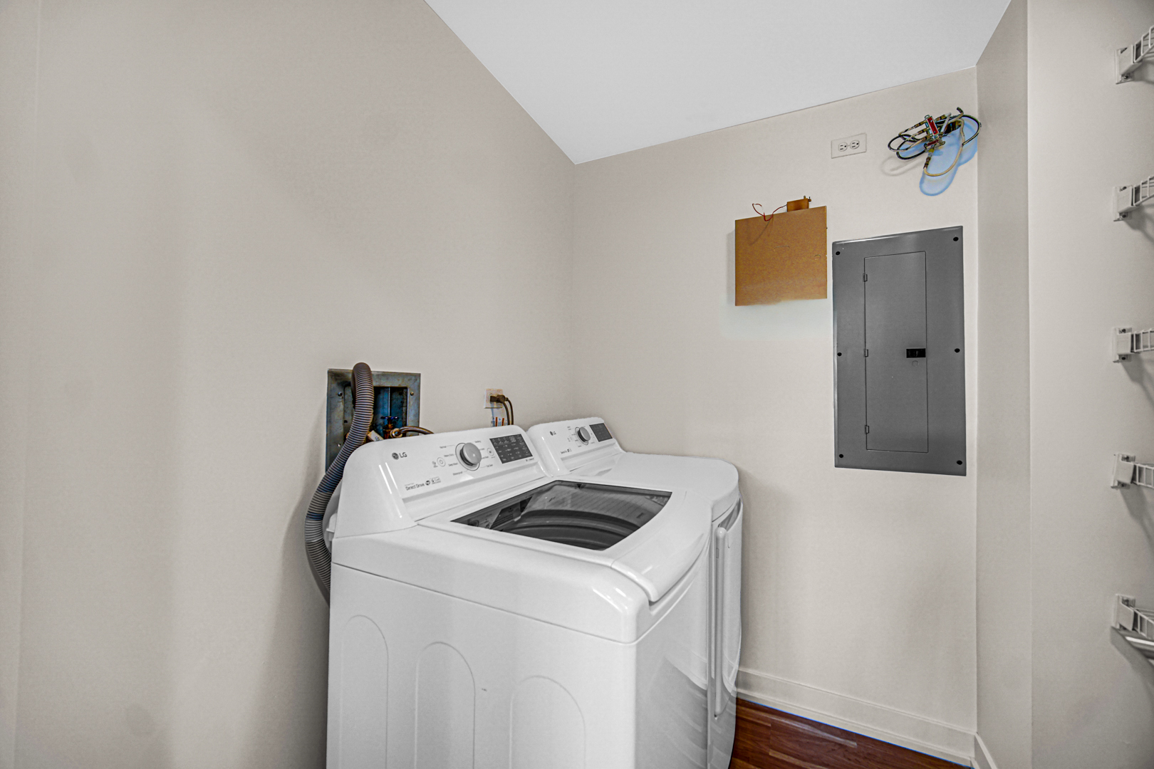 20 Trafalgar Square 407 Property Photo 21