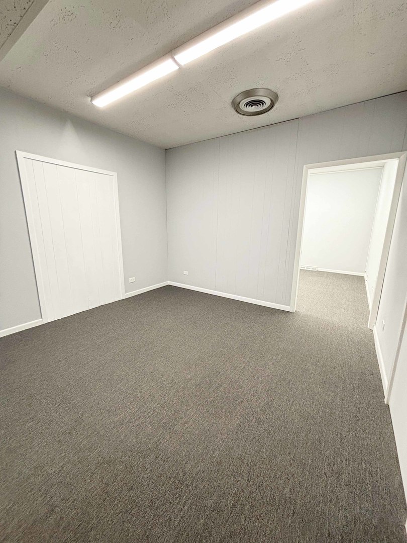 5765 N Lincoln Avenue 16 Property Photo 4