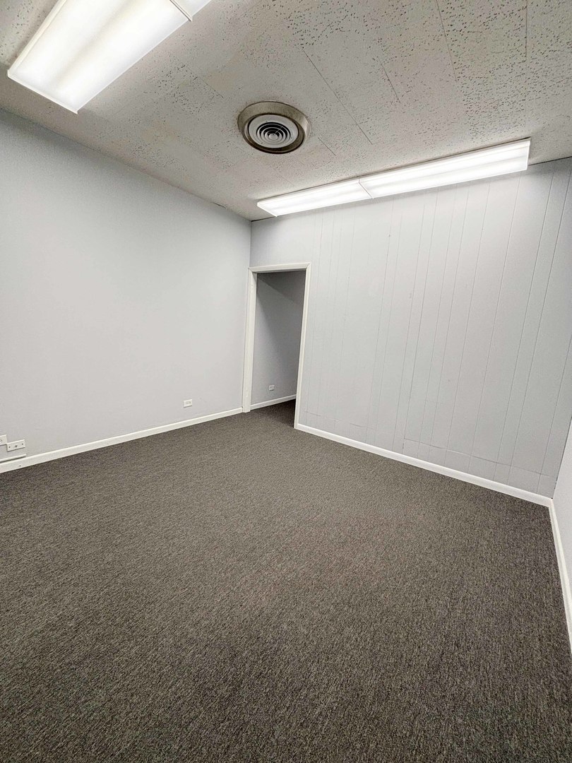 5765 N Lincoln Avenue 16 Property Photo 5