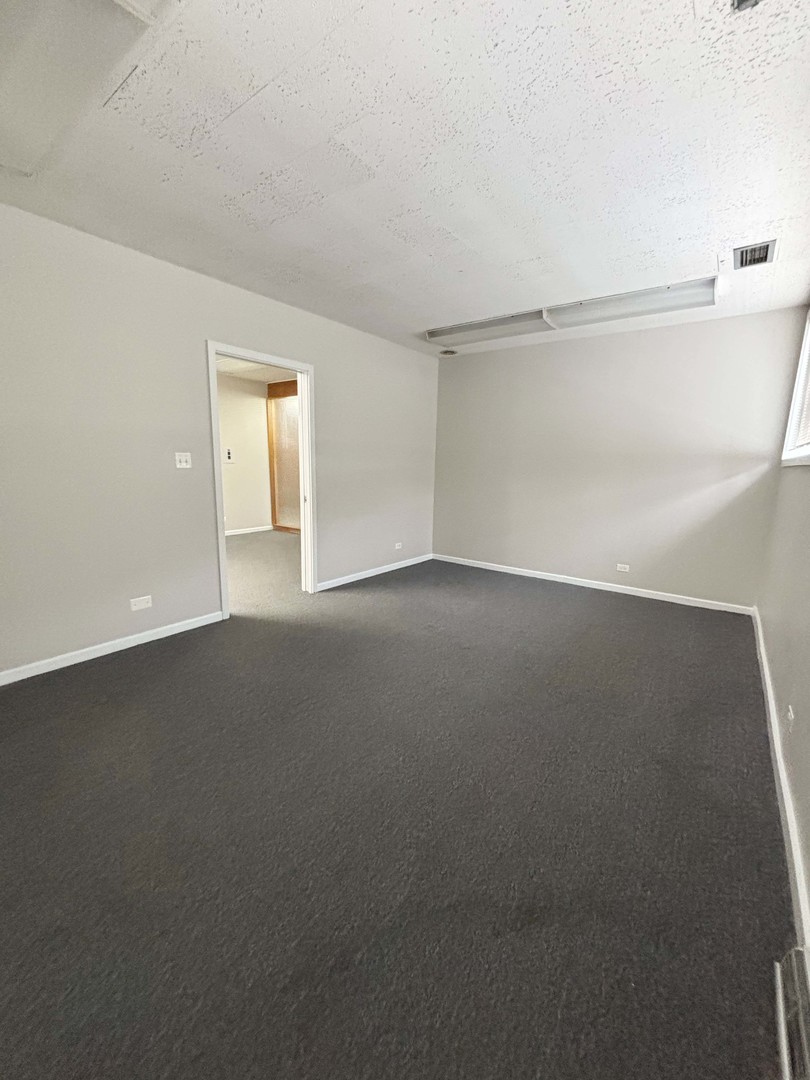 5765 N Lincoln Avenue 19 Property Photo 5
