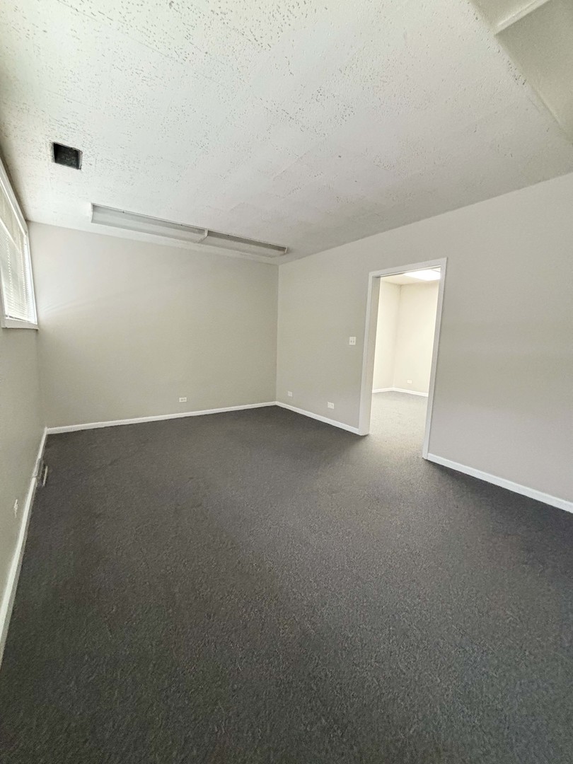 5765 N Lincoln Avenue 19 Property Photo 6