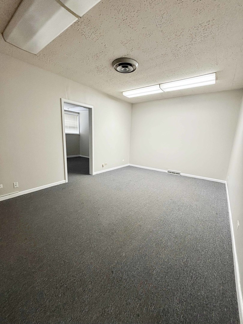 5765 N Lincoln Avenue 19 Property Photo 7