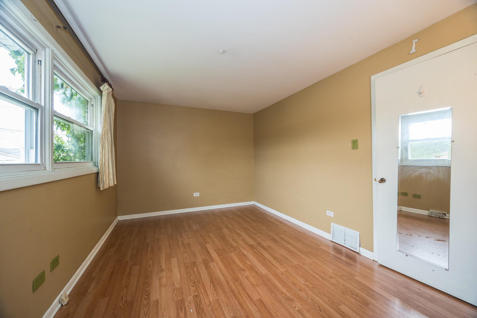 12716 S Saginaw Avenue Property Photo 13