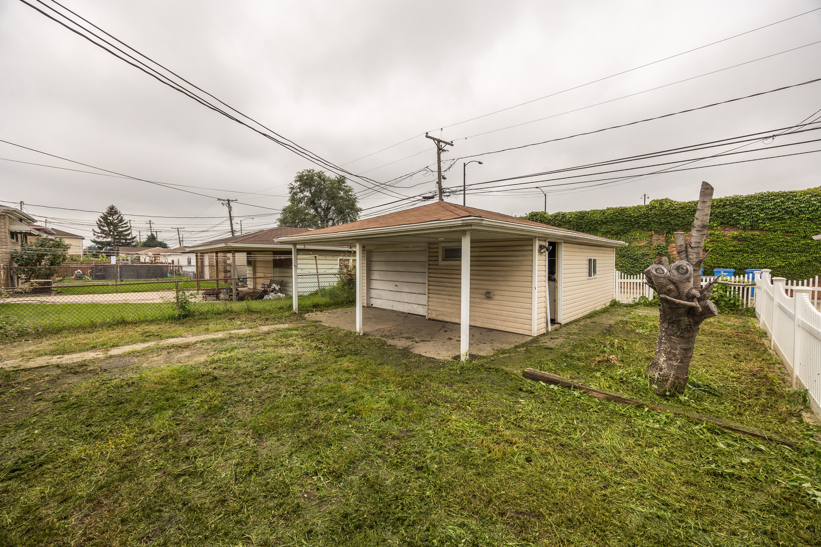 12716 S Saginaw Avenue Property Photo 20