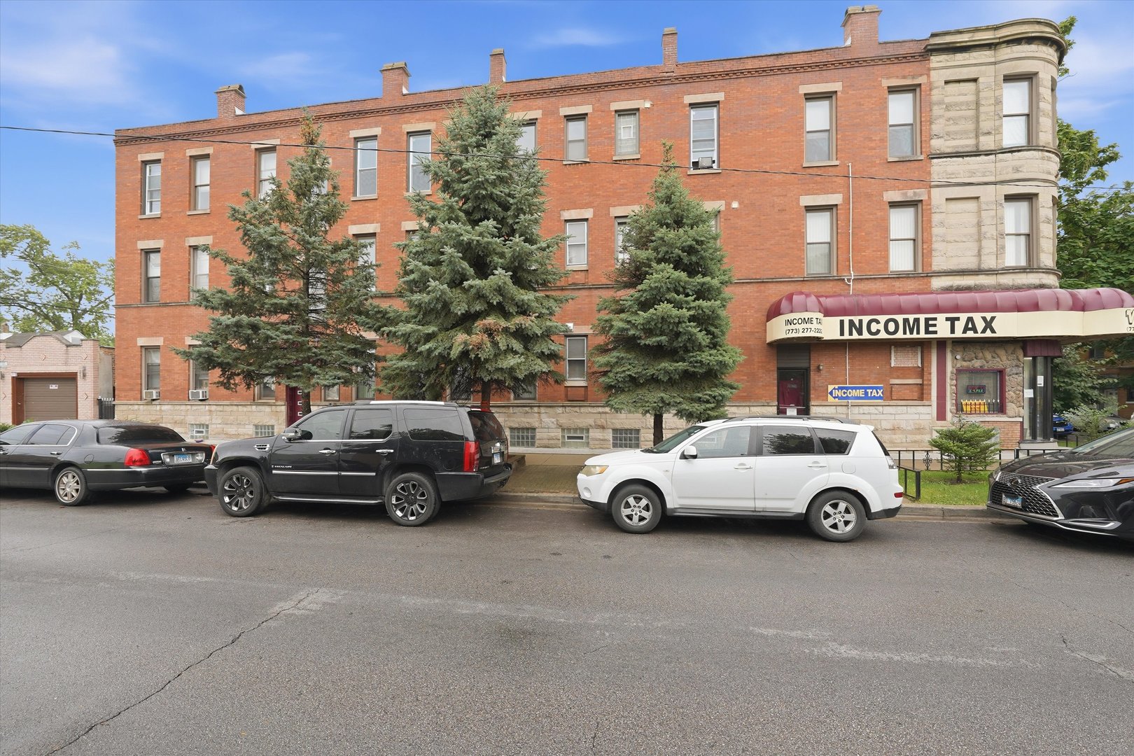 2701 S Saint Louis Avenue Property Photo 2