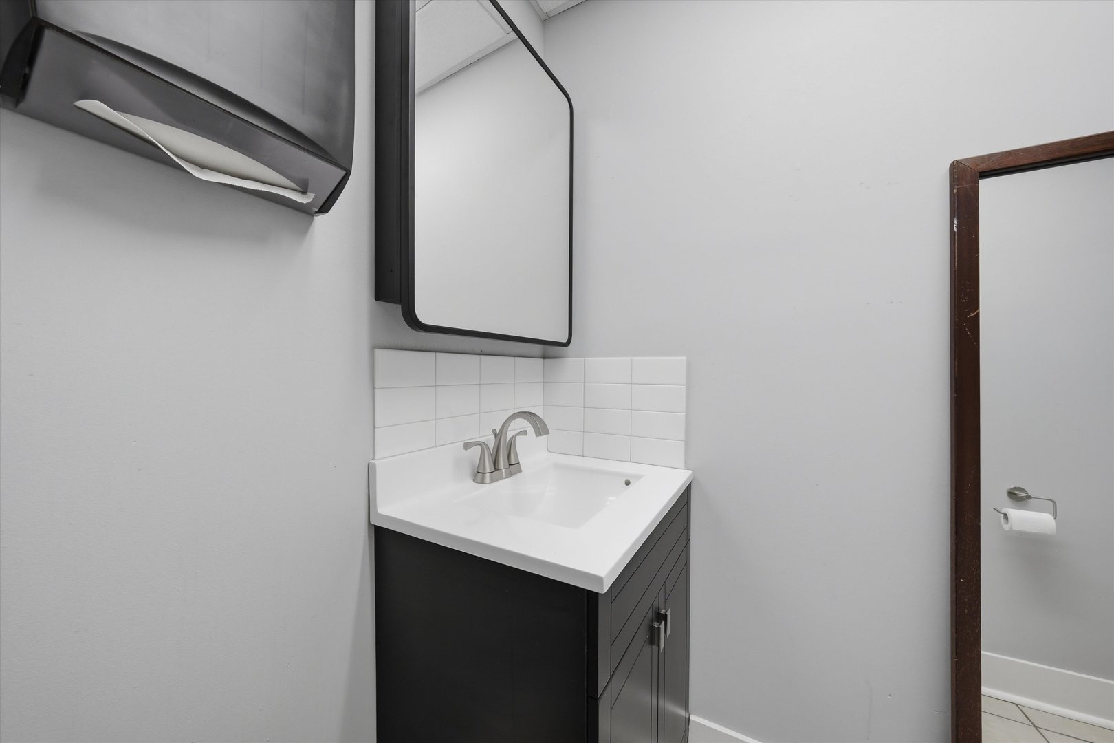 2701 S Saint Louis Avenue Property Photo 6