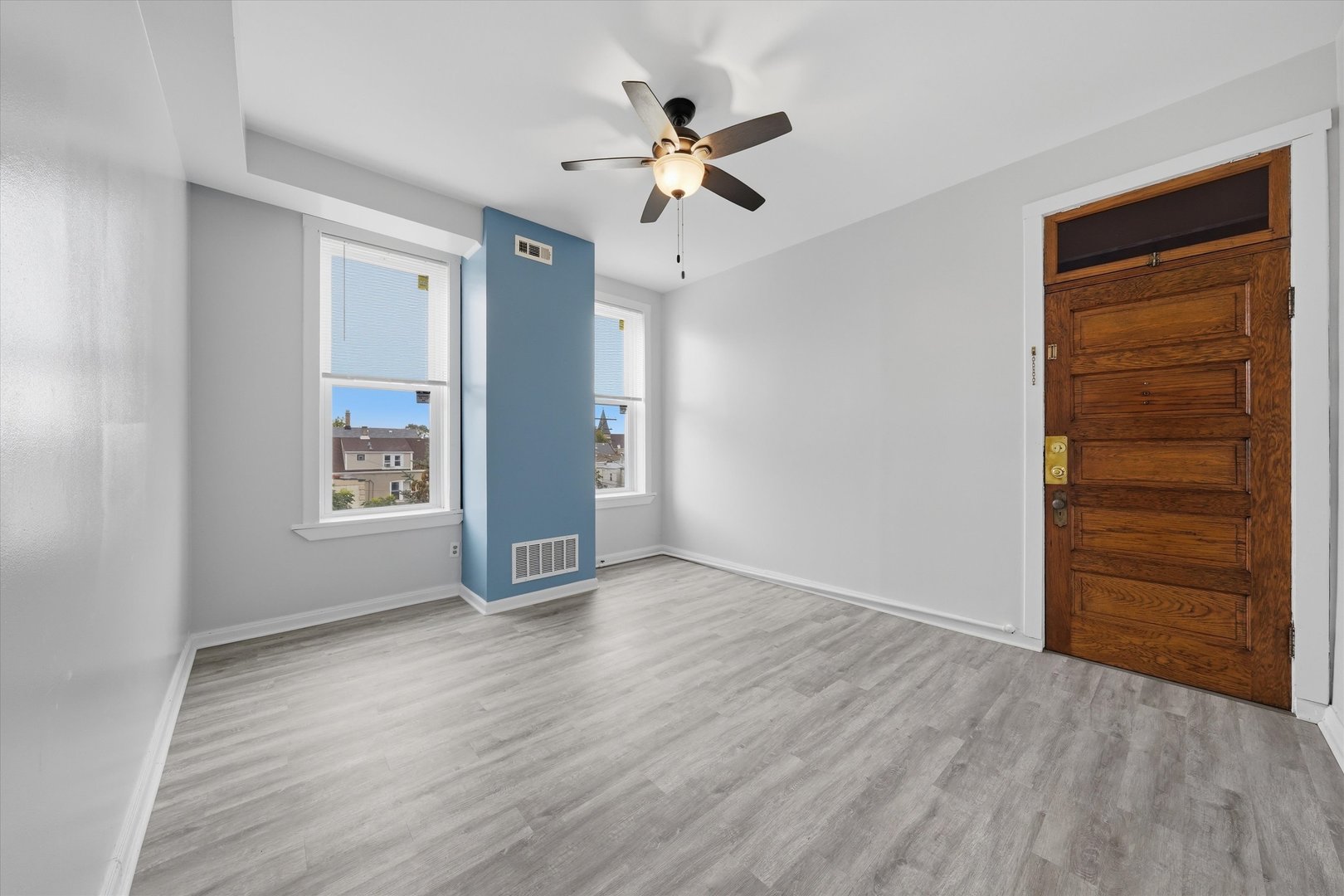 2701 S Saint Louis Avenue Property Photo 10