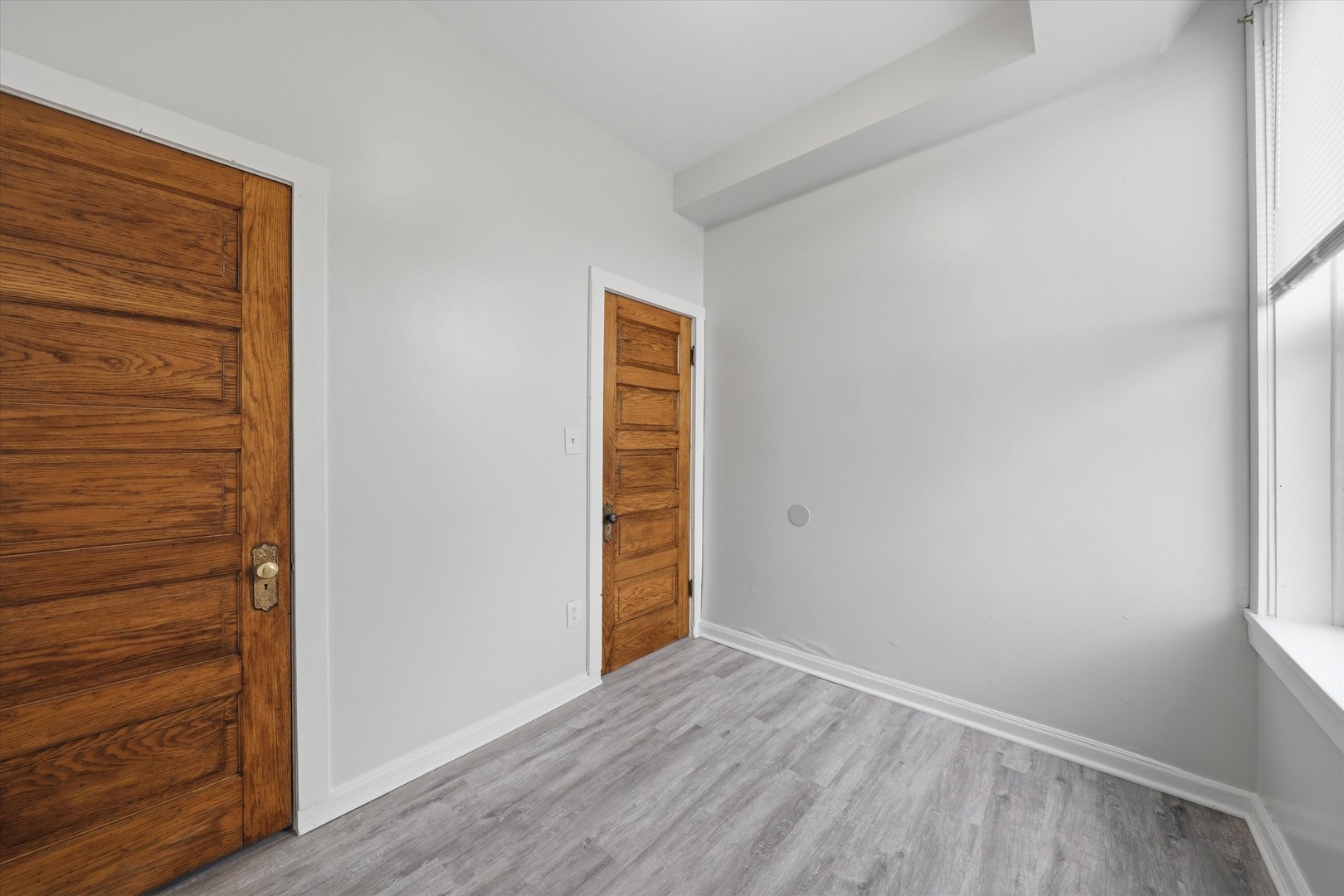 2701 S Saint Louis Avenue Property Photo 11