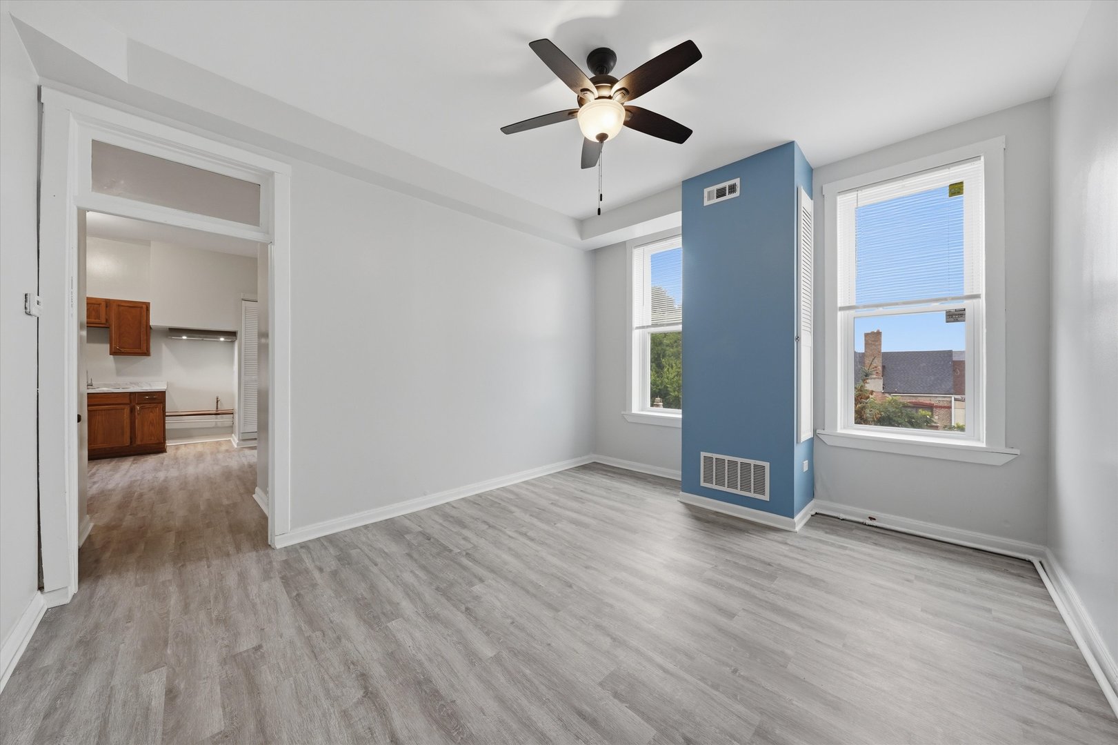 2701 S Saint Louis Avenue Property Photo 12