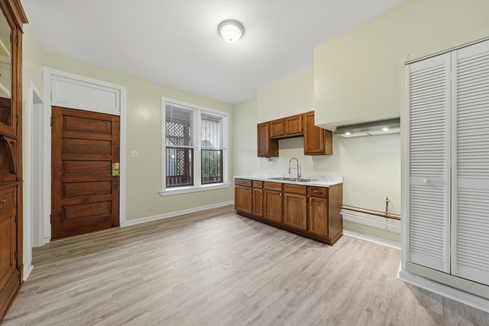 2701 S Saint Louis Avenue Property Photo 13