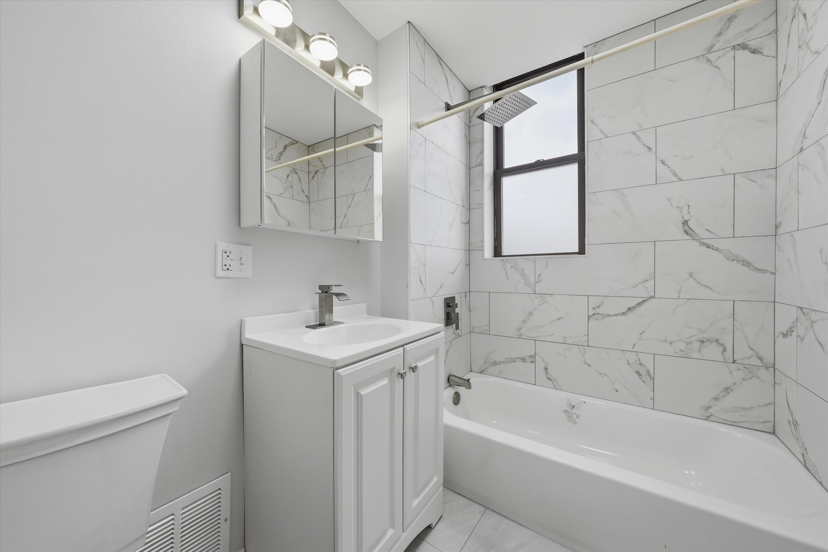2701 S Saint Louis Avenue Property Photo 16