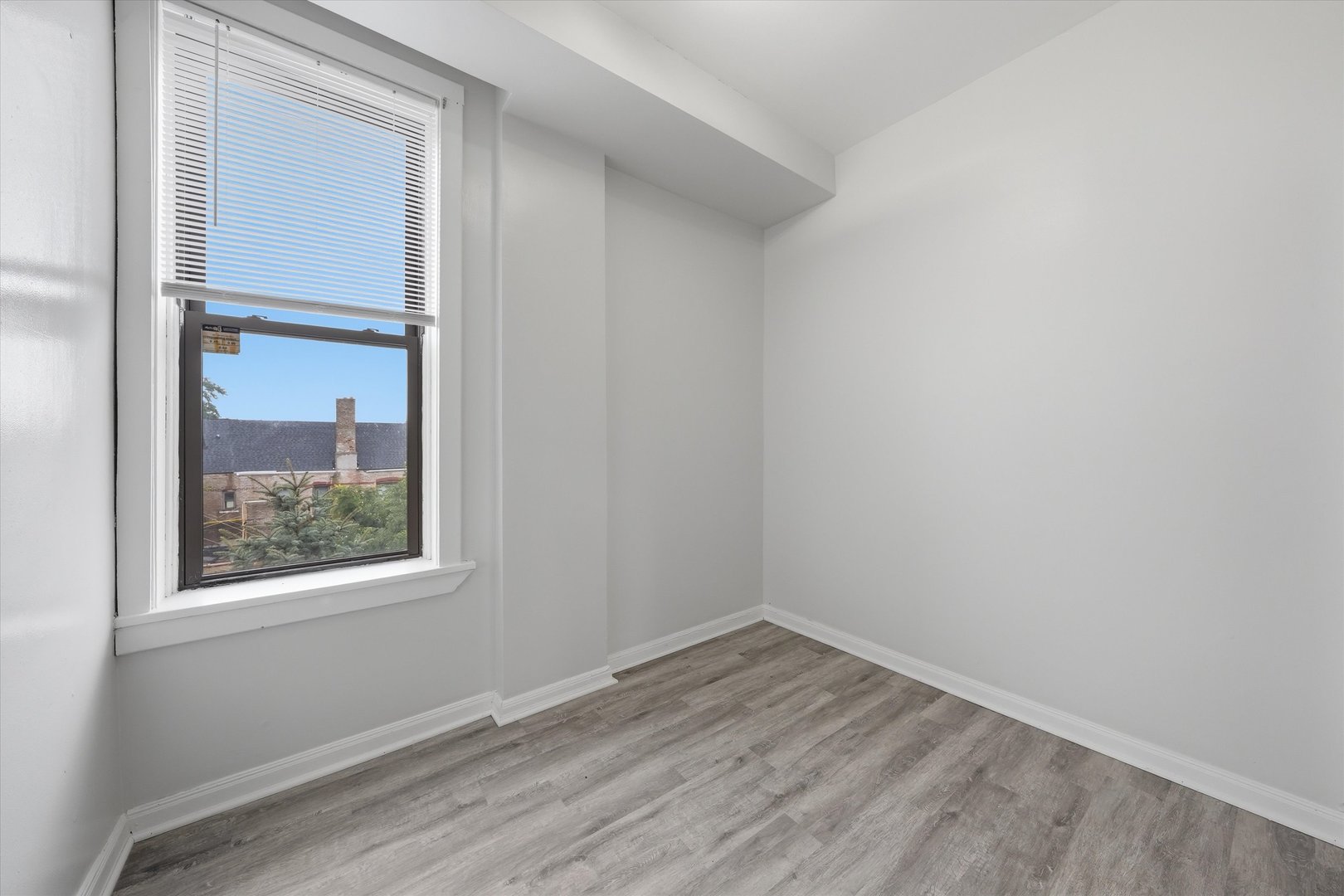 2701 S Saint Louis Avenue Property Photo 17