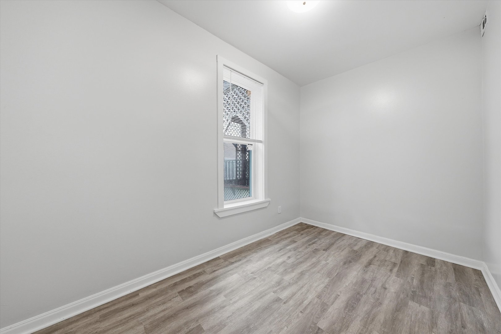 2701 S Saint Louis Avenue Property Photo 19