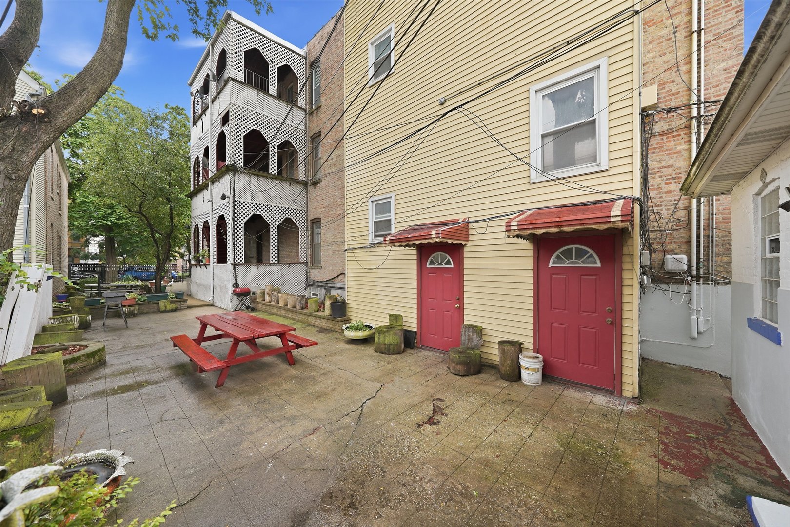 2701 S Saint Louis Avenue Property Photo 33