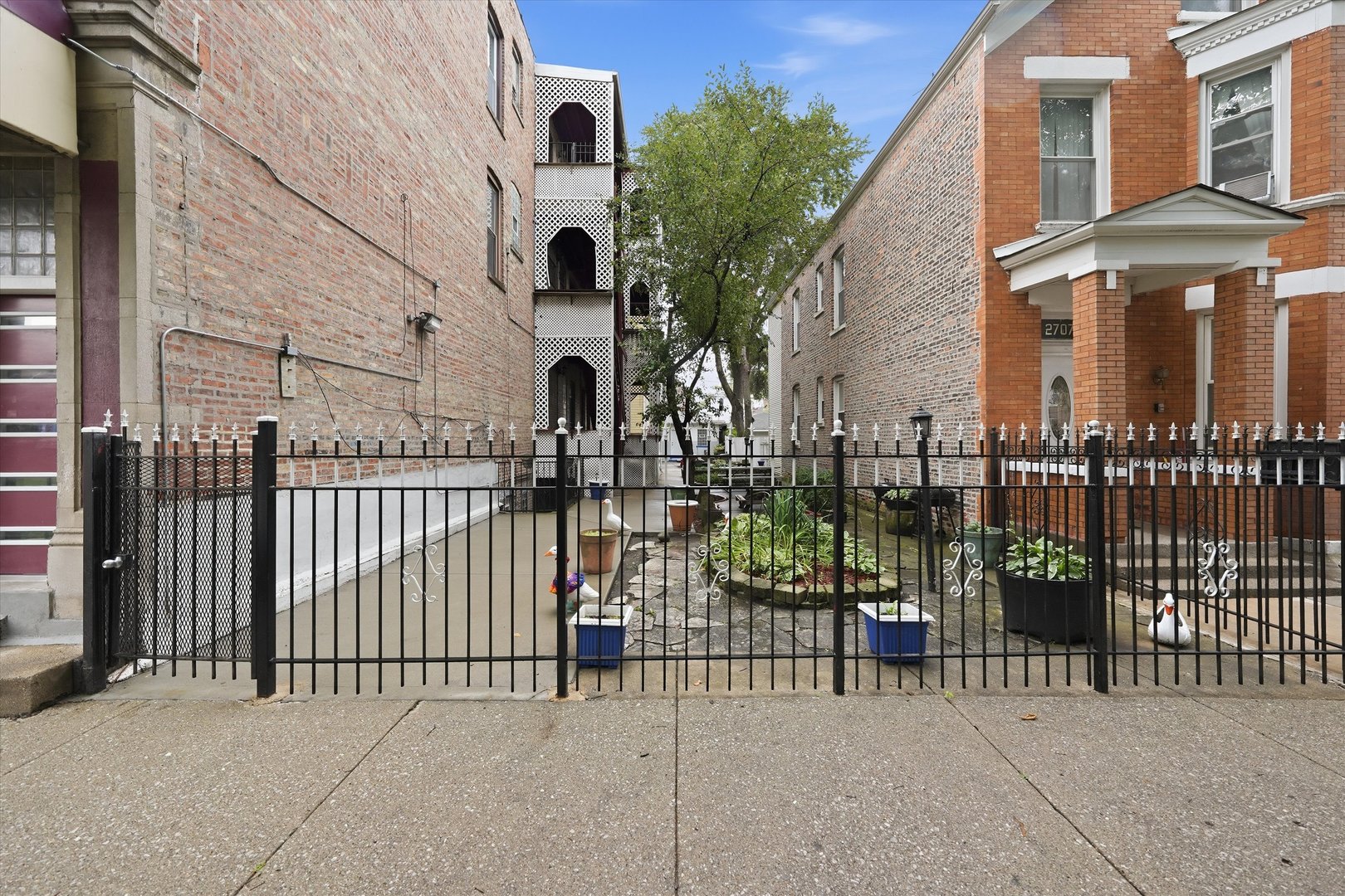 2701 S Saint Louis Avenue Property Photo 37