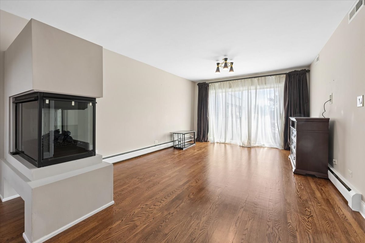 3746 N Central Avenue 3e Property Photo 4